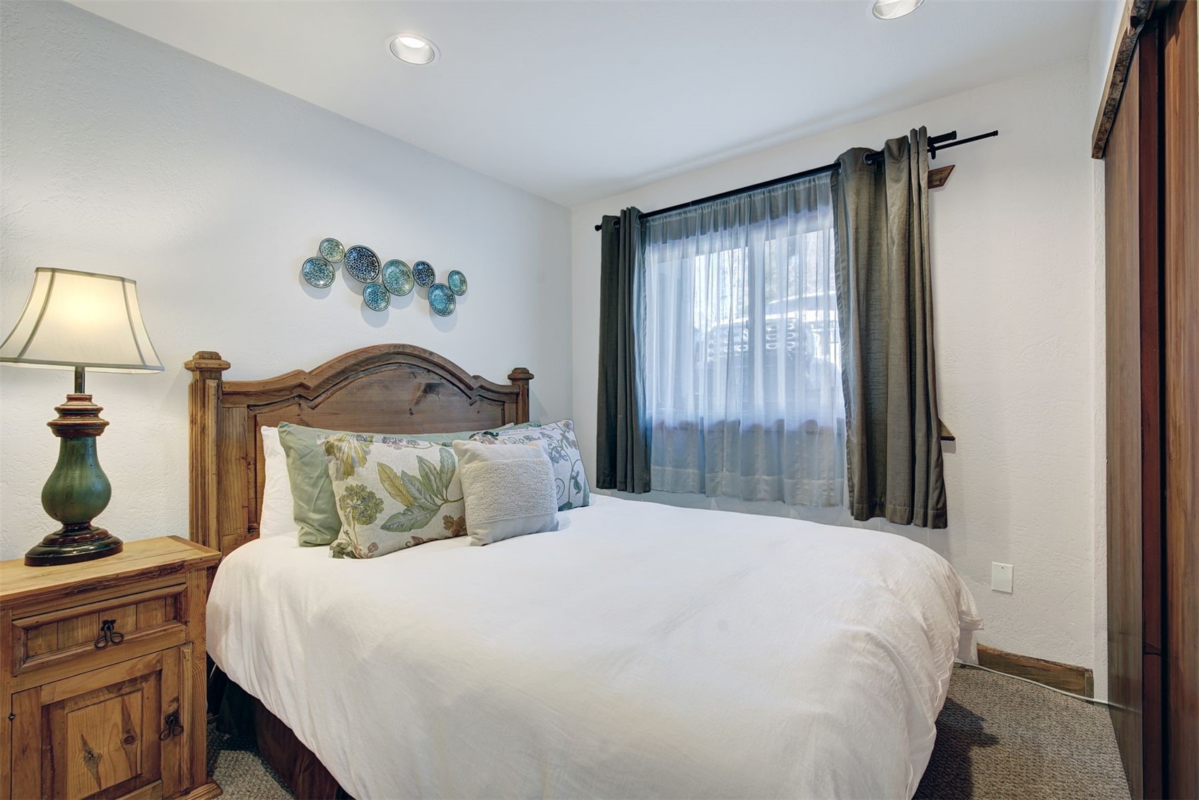 9460 Ryan Gulch Road, Unit 9460 Silverthorne, CO 80498 - Photo 23 of 39 a bedroom with a bed and a window