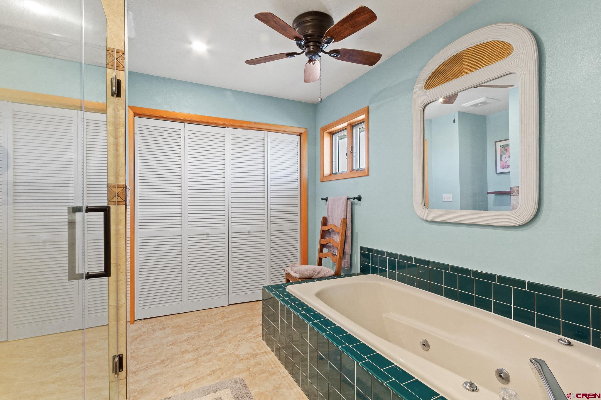 13720 6000th Road Montrose, CO 81403 - Photo 22 of 36 a bathroom with a tub a sink and mirror