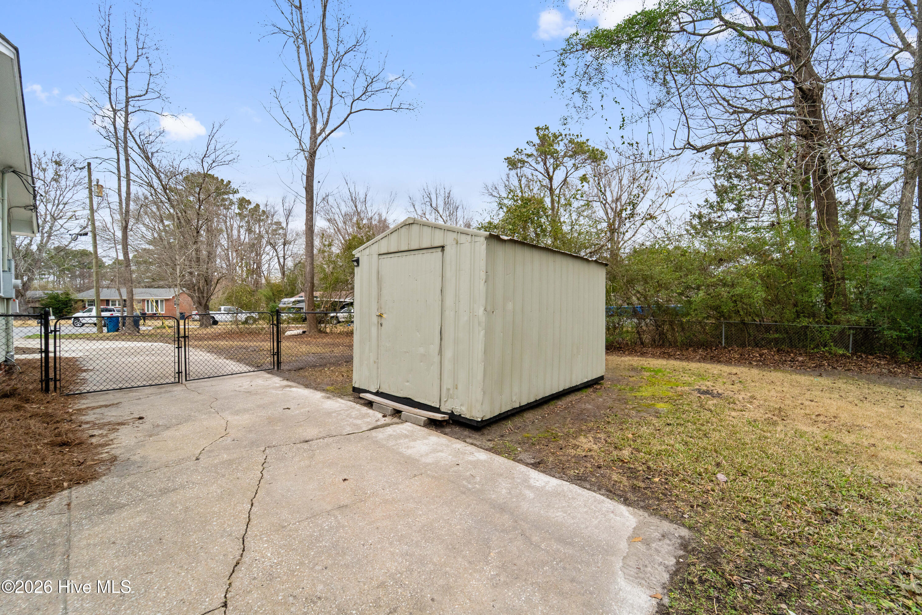 124 Wilson Court Jacksonville, NC 28546 - Photo 3 of 42 DSC06483