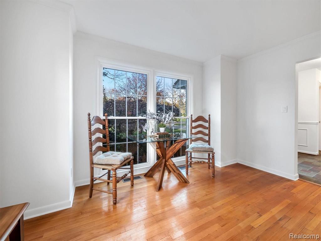 18551 Riverside Drive Beverly Hills, MI 48025 - Photo 11 of 58