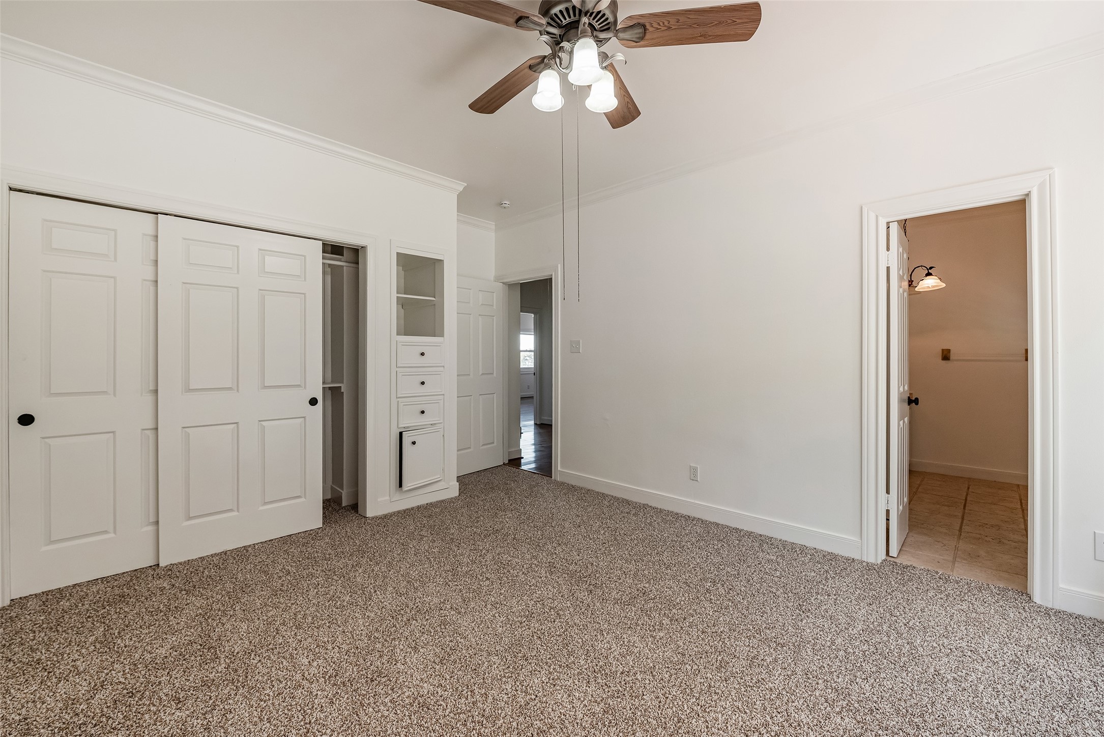 4610 Lea Lane Fulshear, TX 77406 - Photo 33 of 50 an empty room with closet and a chandelier fan