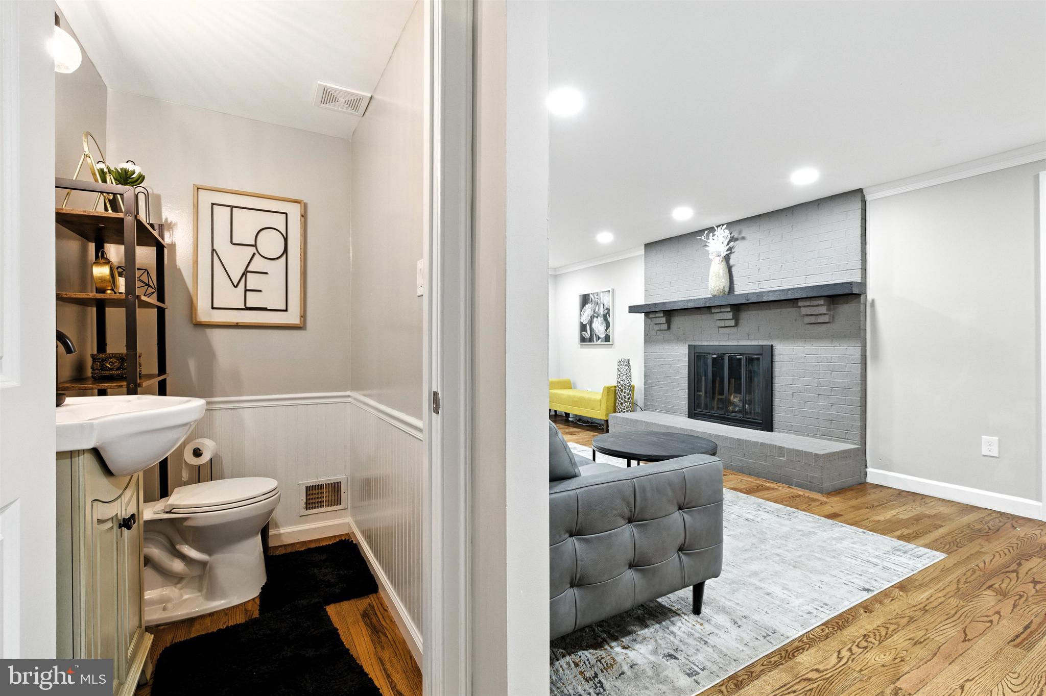 21804 Goshen School Road Gaithersburg, MD 20882 - Photo 17 of 37 a spacious bathroom with a couch and a couch