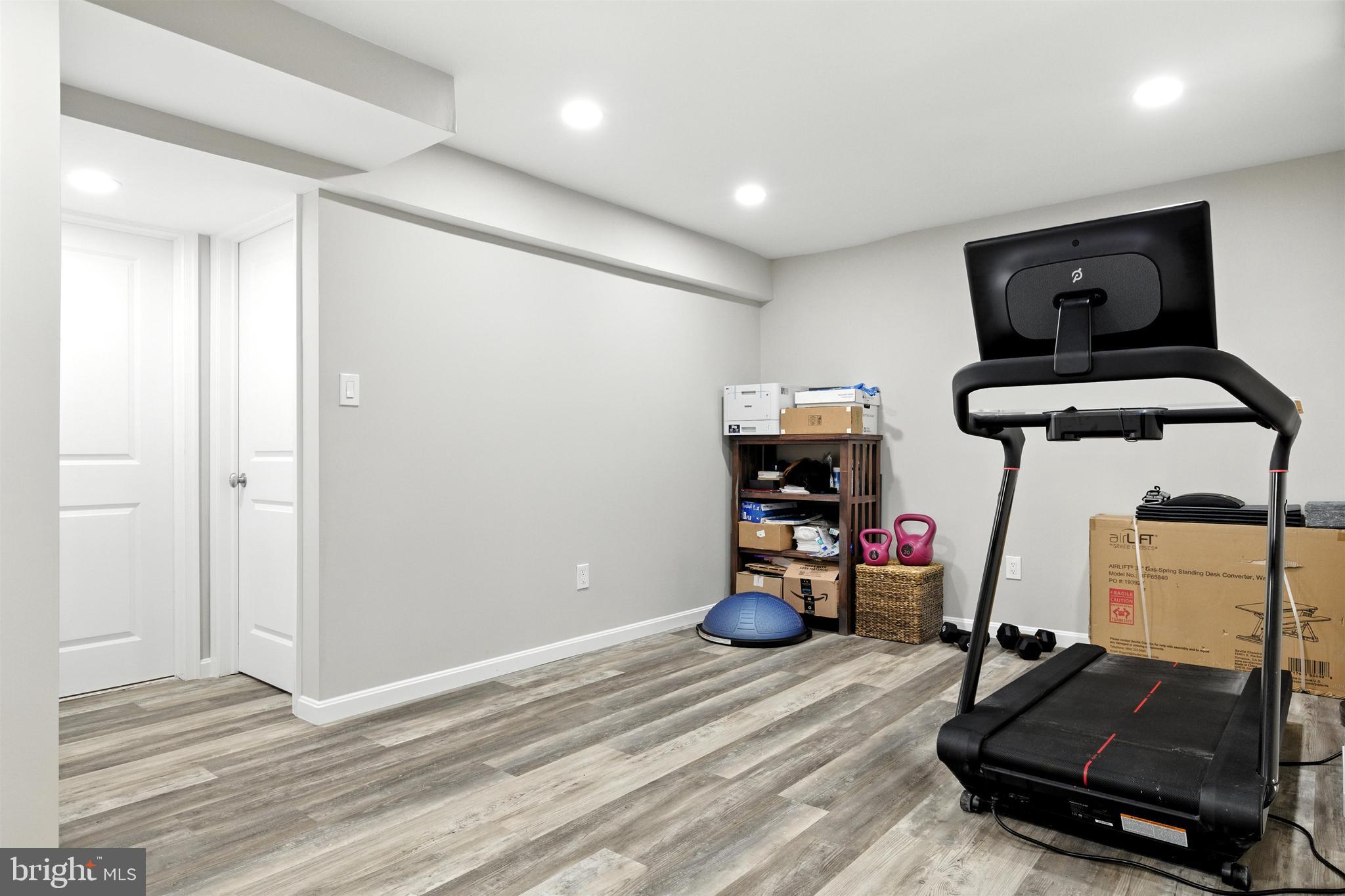 21804 Goshen School Road Gaithersburg, MD 20882 - Photo 22 of 37 a room with furniture and wooden floor
