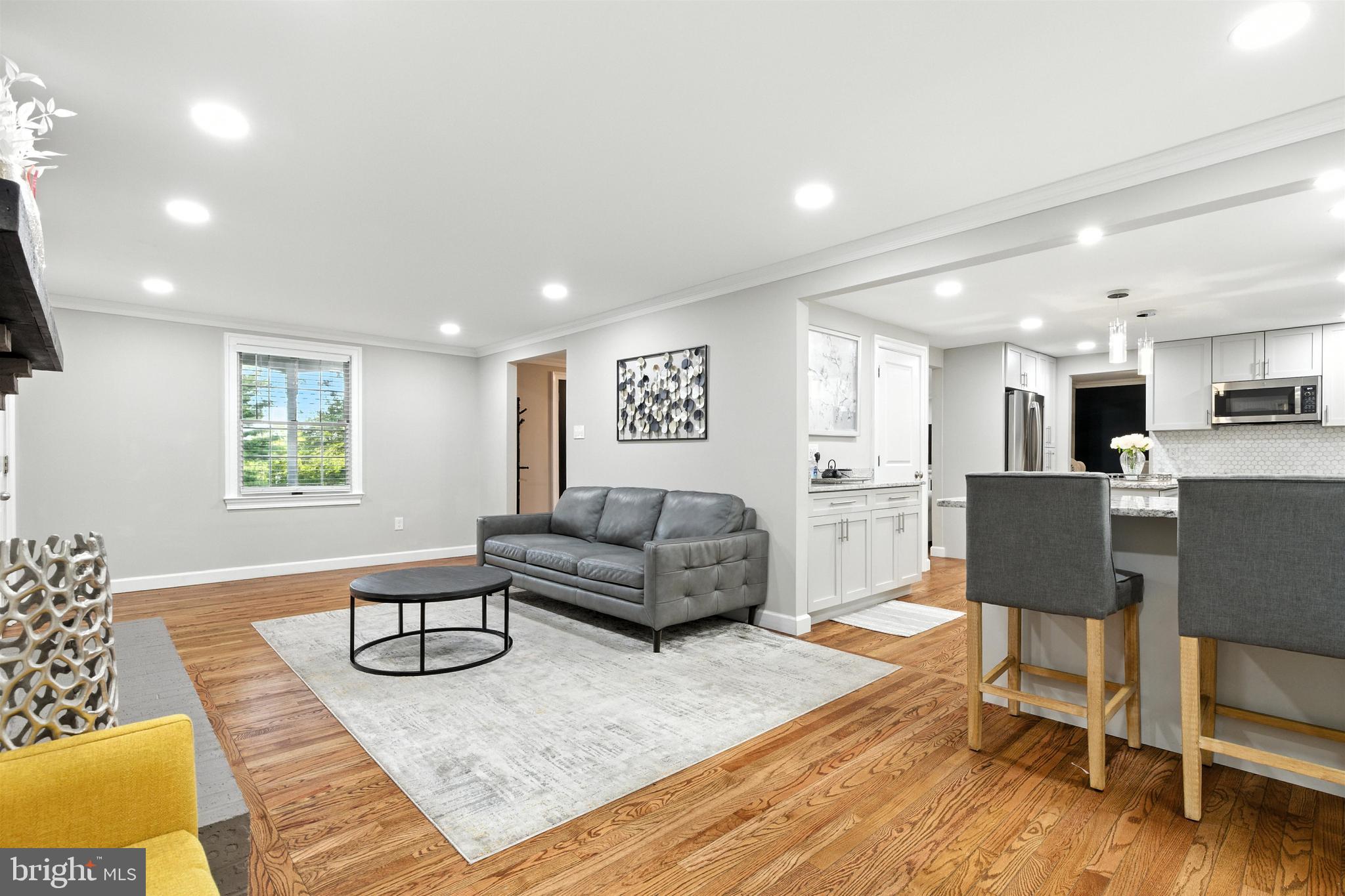 21804 Goshen School Road Gaithersburg, MD 20882 - Photo 5 of 37 a living room with furniture and kitchen view