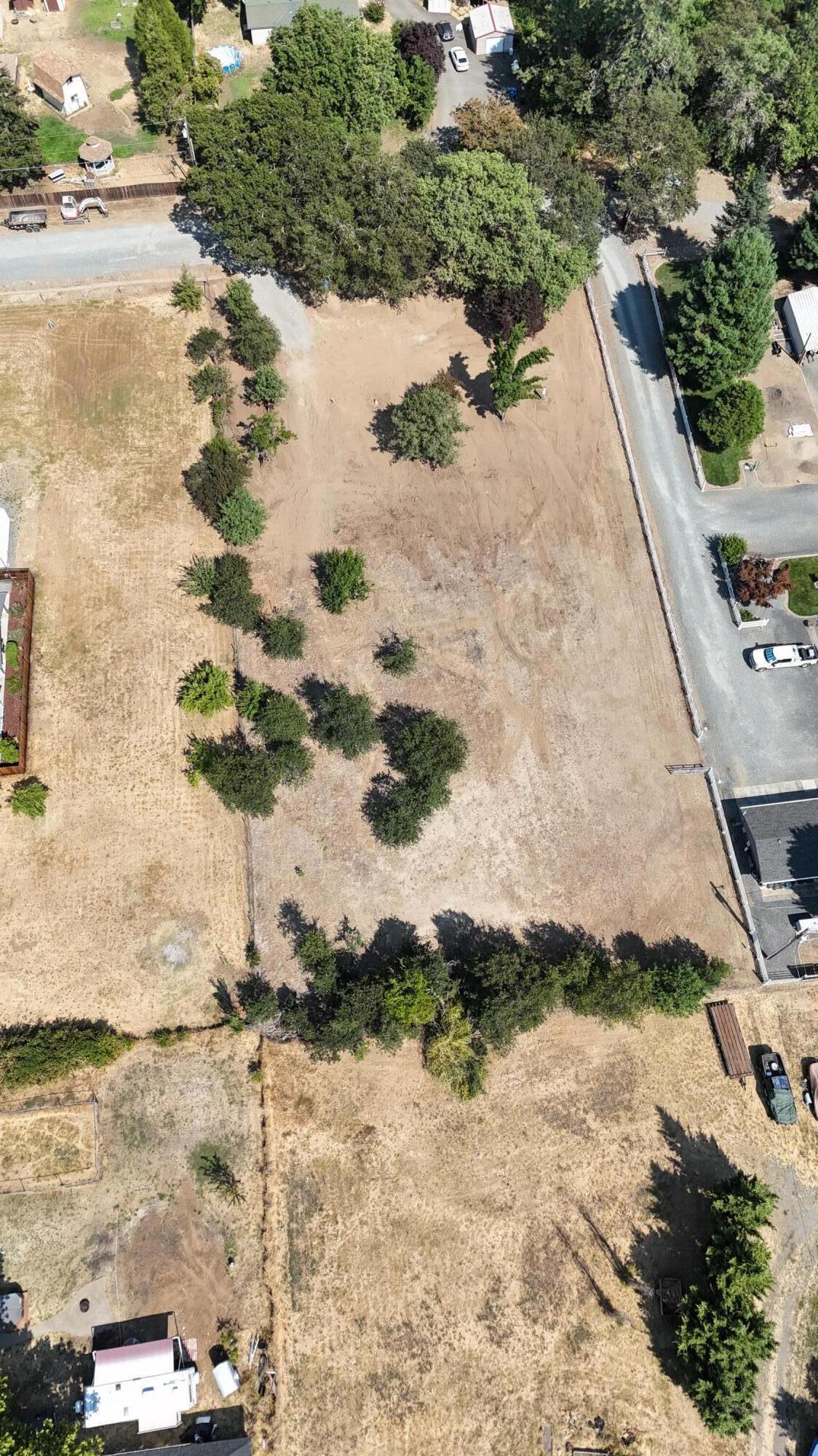 166 Dell Road Grants Pass, OR 97527 - Photo 14 of 16 dji_fly_20240728_160444_0049_17221264424