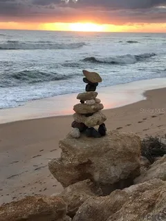 a picture of a lake view