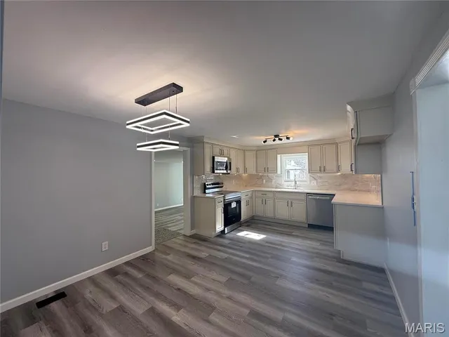 $237,900 | 6043 Parkedge Drive, House Springs, MO 63051