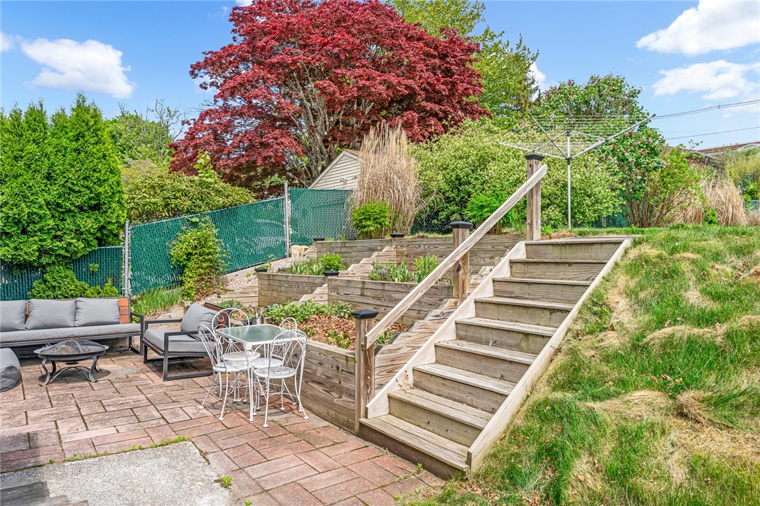 39 Summer Street Westerly, RI 02891 - Photo 4 of 45