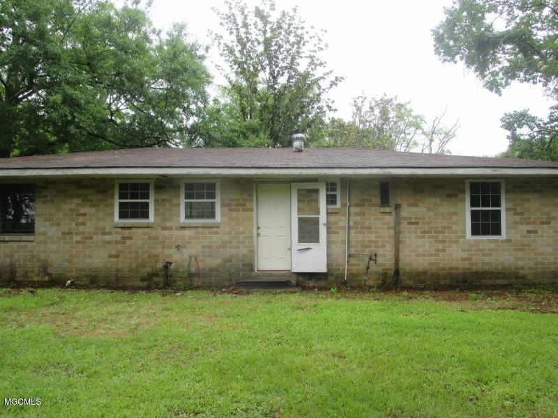 6813 Gregory Street Moss Point, MS 39563 - Photo 13 of 16 exterior back