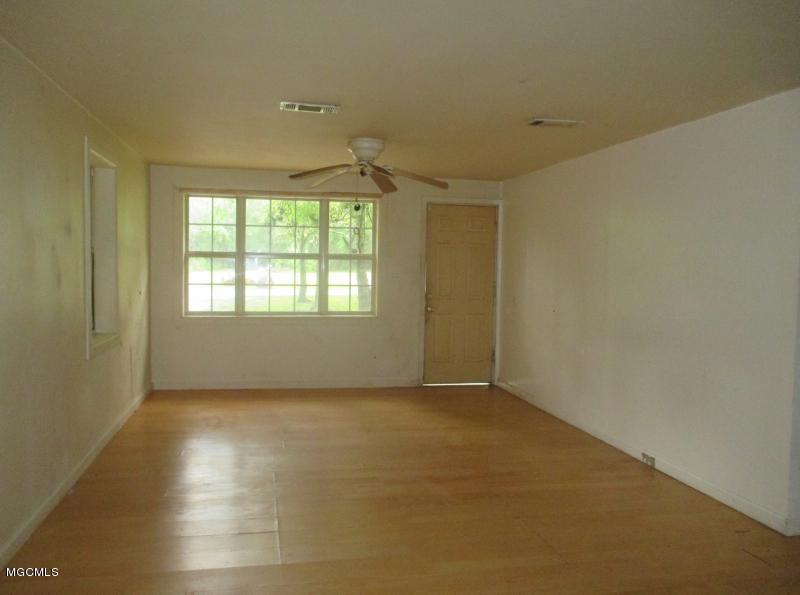 6813 Gregory Street Moss Point, MS 39563 - Photo 3 of 16 LIVING AREA