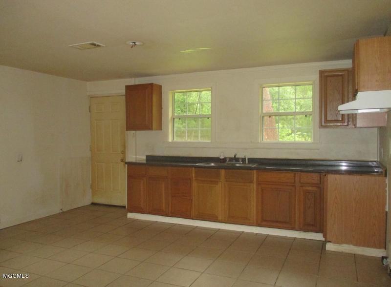 6813 Gregory Street Moss Point, MS 39563 - Photo 5 of 16 KITCHEN