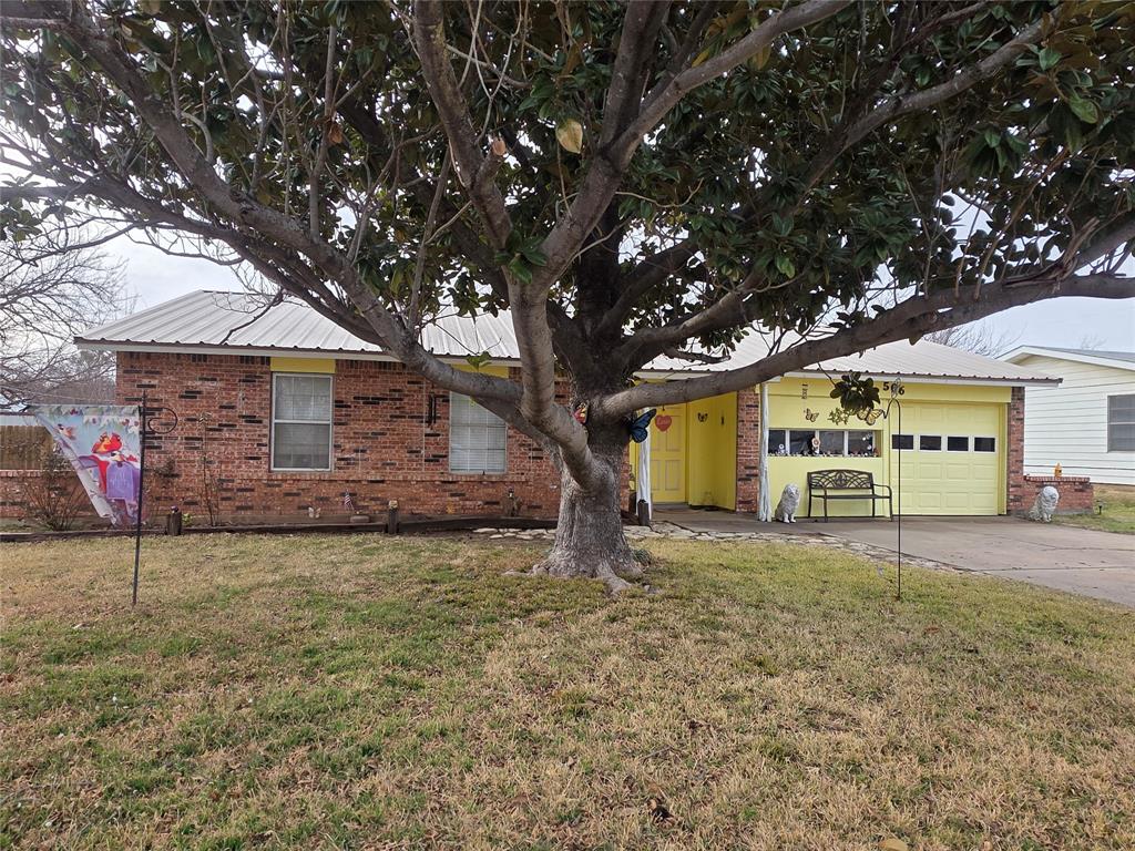 506 Hall Street Graham, TX 76450 - Photo 1 of 28