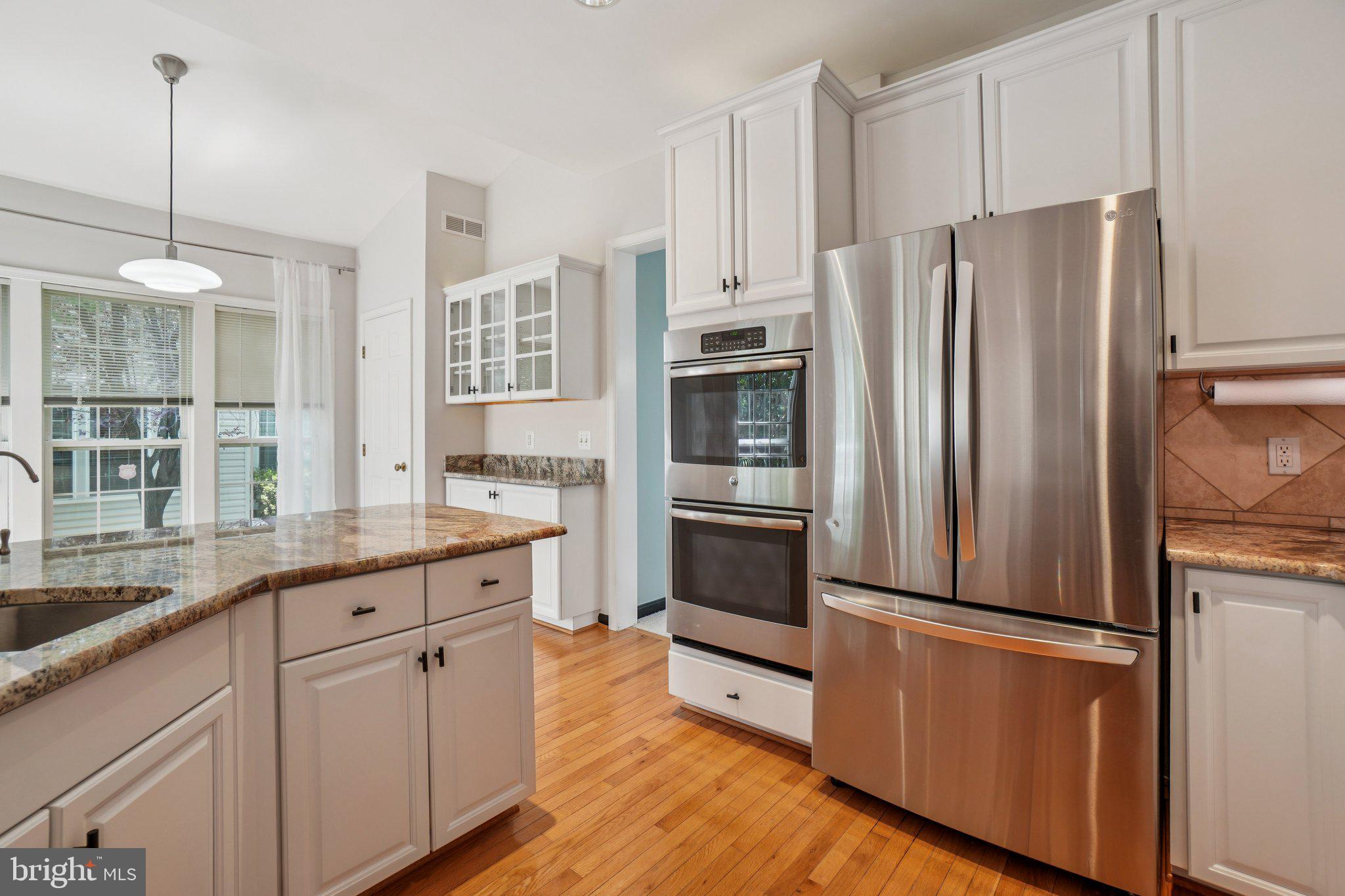 12513 Fox View Way Reston, VA 20191 - Photo 7 of 39 a kitchen with stainless steel appliances a refrigerator stove and sink