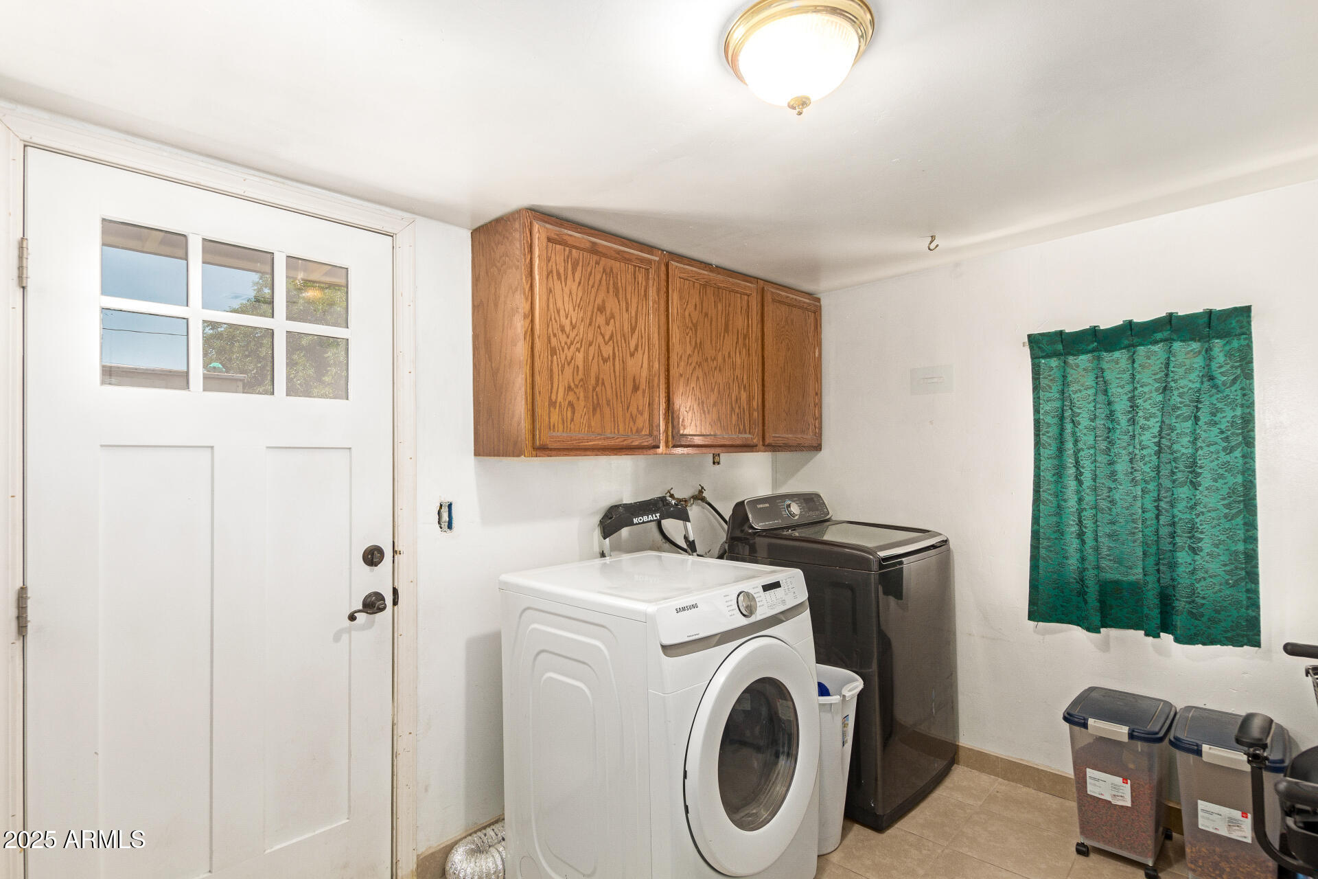 1221 East Alta Vista Road Phoenix, AZ 85042 - Photo 26 of 33 a utility room with dryer and washer