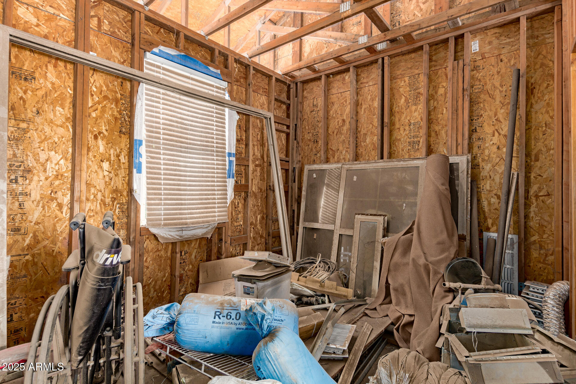 1221 East Alta Vista Road Phoenix, AZ 85042 - Photo 28 of 33 a view of a patio with glass top table and chairs
