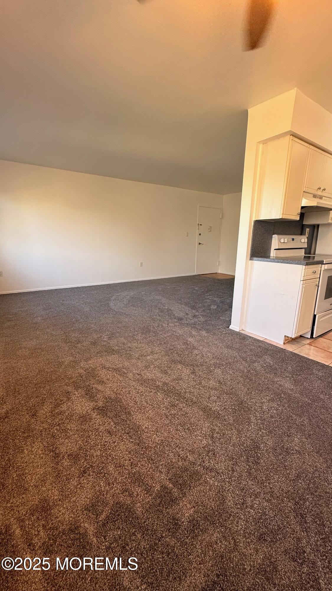 76 Manchester Court, Unit H Freehold, NJ 07728 - Photo 4 of 10