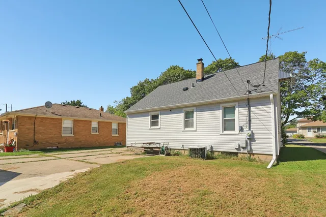 $289,900 | 1905 North Linden Avenue, Waukegan, IL 60087