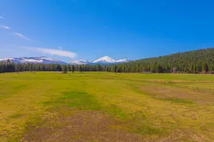 a view of an ocean and a mountain view
