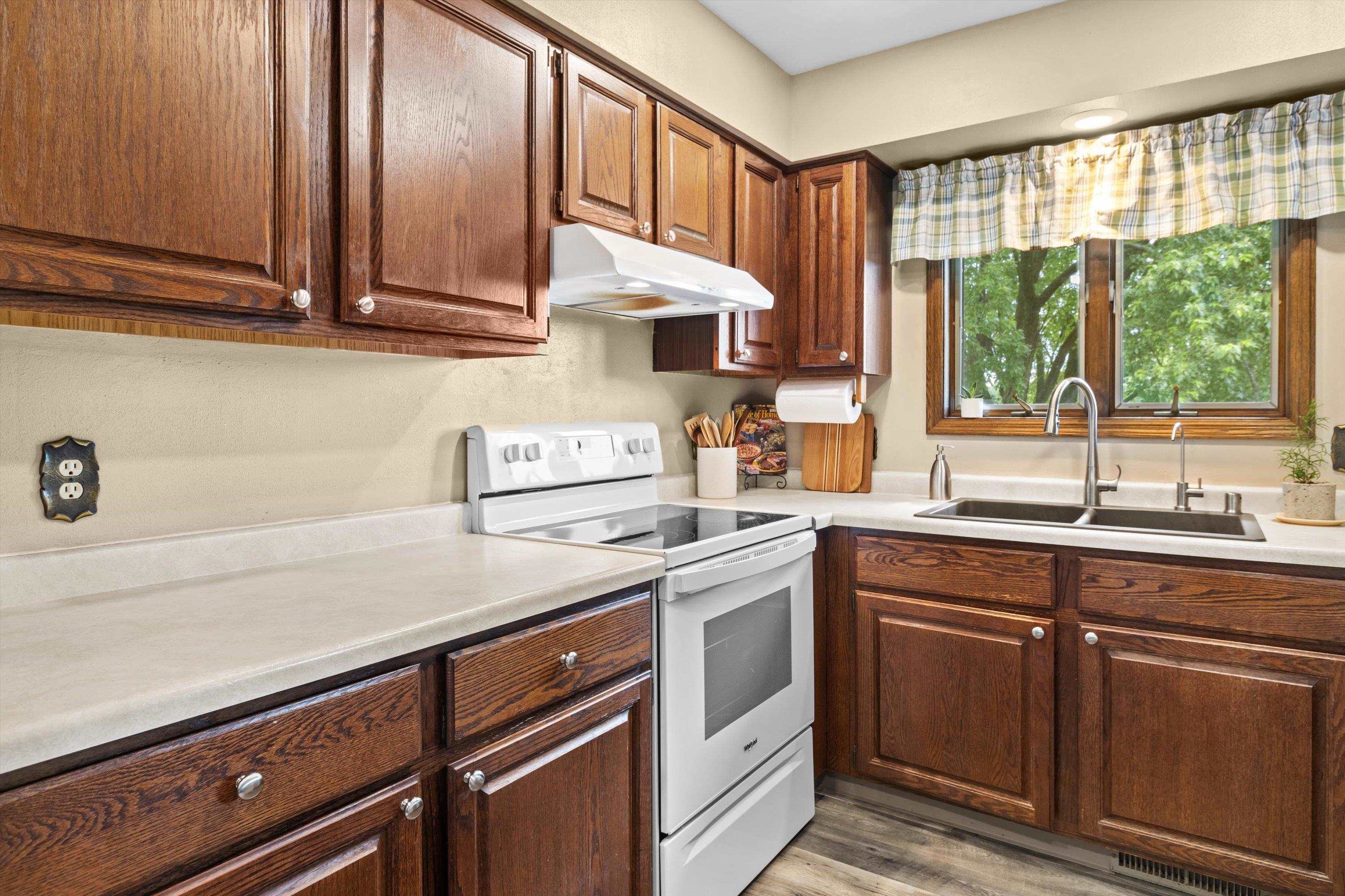 4591 Kennedy Road Cottage Grove, WI 53527 - Photo 11 of 36