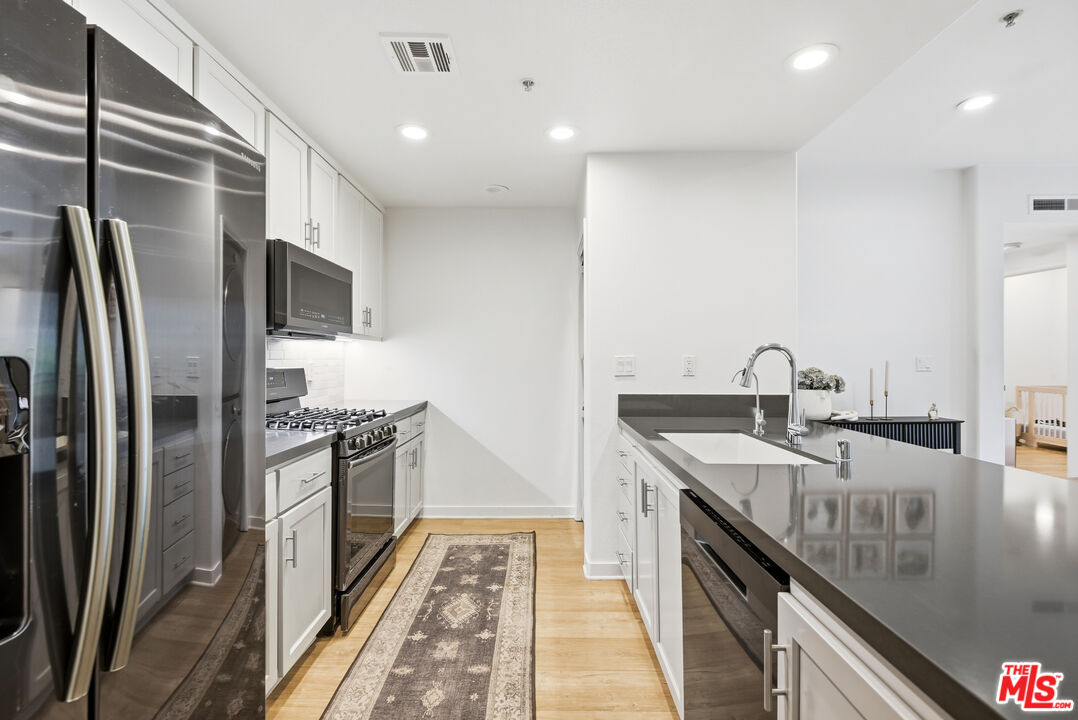 12963 West Runway Road, Unit 321 Playa Vista, CA 90094 - Photo 5 of 28