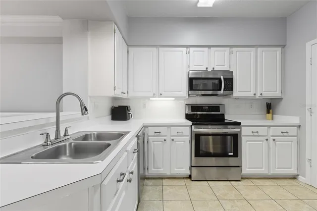 $299,900 | 2212 Bay Club Circle, Unit 2212, Tampa, FL 33607