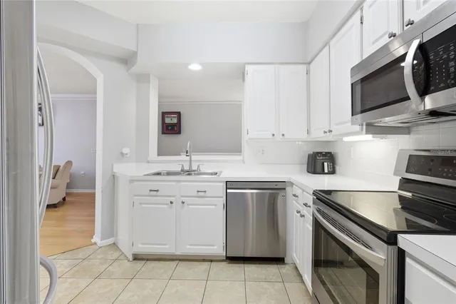 $299,900 | 2212 Bay Club Circle, Unit 2212, Tampa, FL 33607