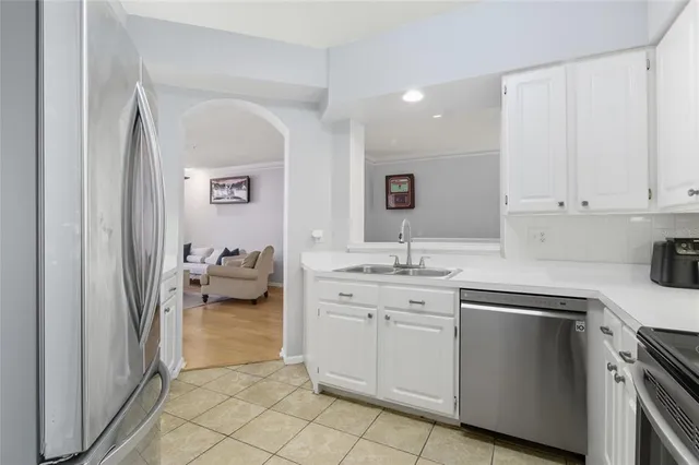 $299,900 | 2212 Bay Club Circle, Unit 2212, Tampa, FL 33607