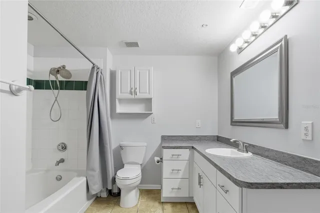 $299,900 | 2212 Bay Club Circle, Unit 2212, Tampa, FL 33607