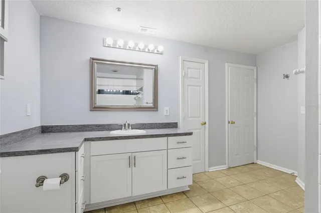 $299,900 | 2212 Bay Club Circle, Unit 2212, Tampa, FL 33607