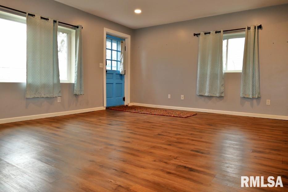 104 Thrush Avenue Pekin, IL 61554 - Photo 4 of 33