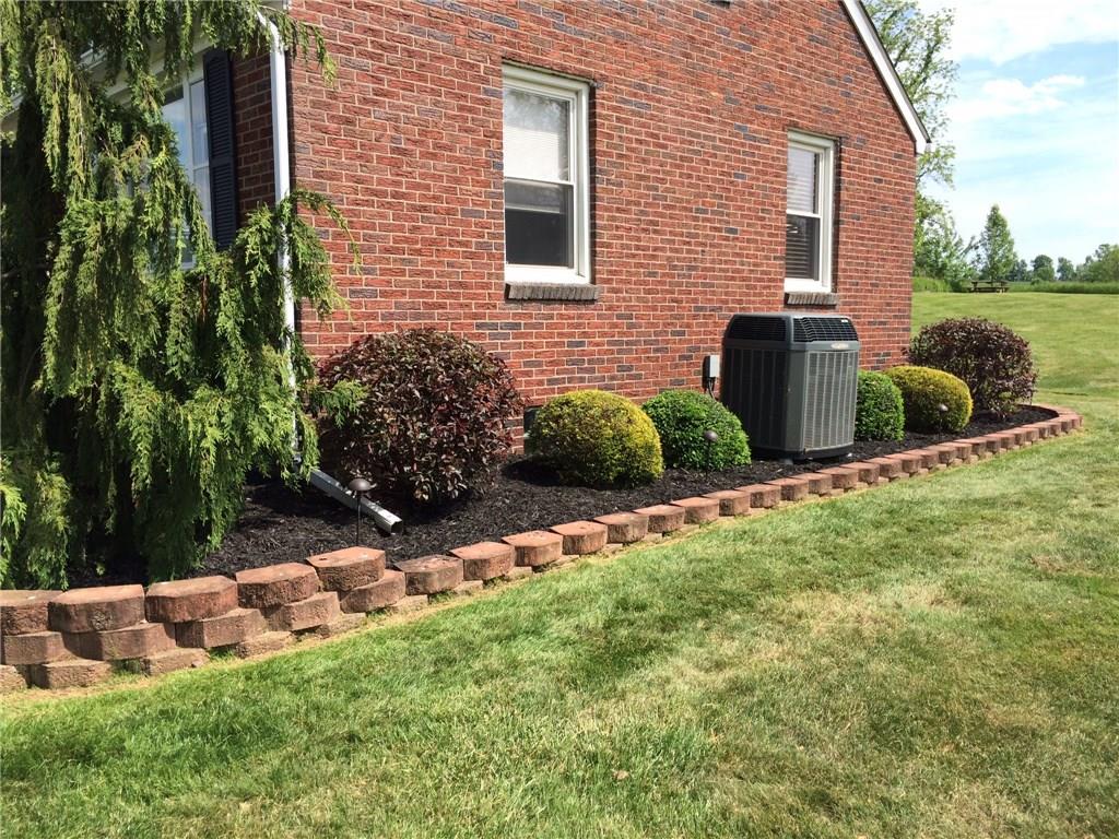 802 East Moffatt Road New Castle, PA 16101 - Photo 4 of 19
