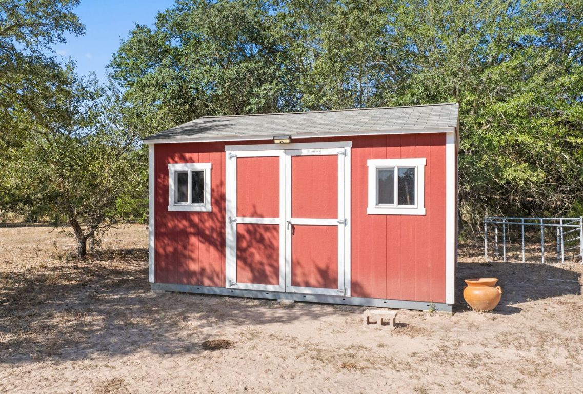 340 Mark Young Road Smithville, TX 78957 - Photo 33 of 40 a view of a house with backyard and sitting area