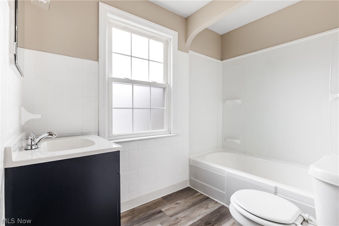 3668 Grosvenor Road Cleveland Heights, OH 44118 - Photo 15 of 18