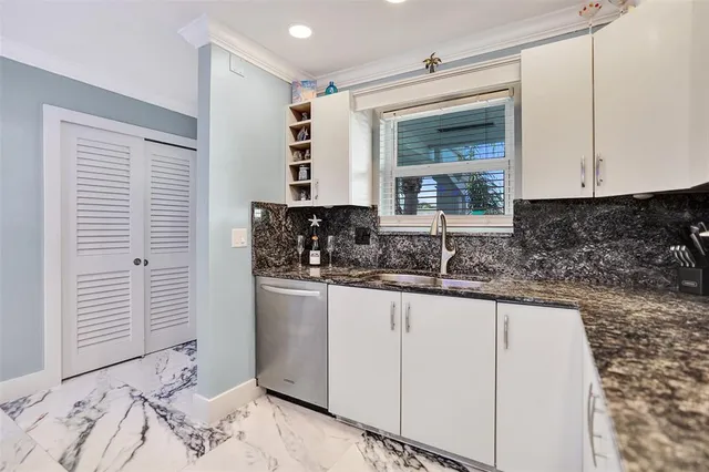 $399,900 | 2330 Northeast 36th Street, Unit 9, Lighthouse Point, FL 33064