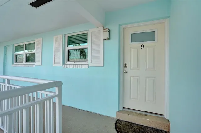 $399,900 | 2330 Northeast 36th Street, Unit 9, Lighthouse Point, FL 33064