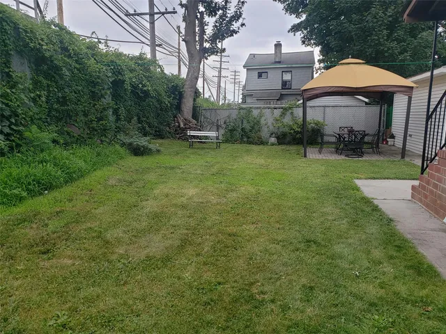 $899,999 | 96-01 220th Street | Queens Village