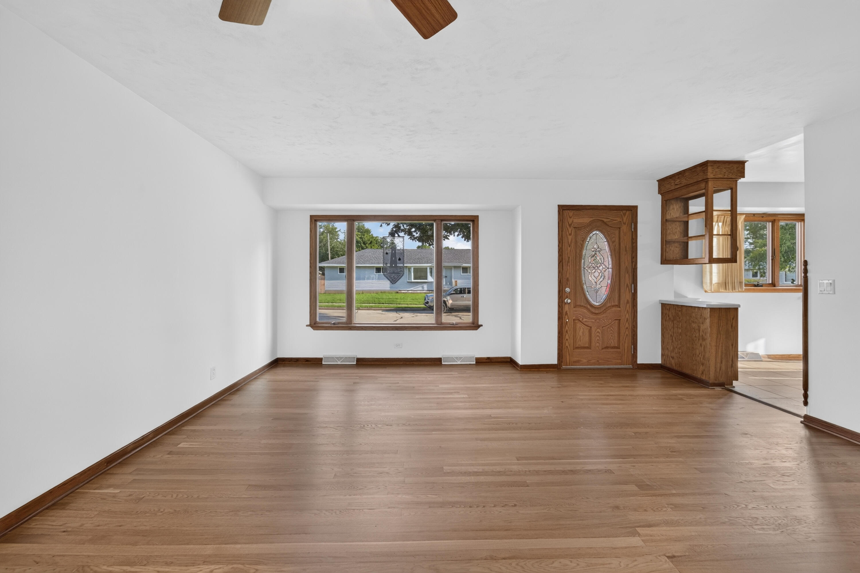 2501 Pinehurst Avenue Racine, WI 53403 - Photo 8 of 27 DSC00554
