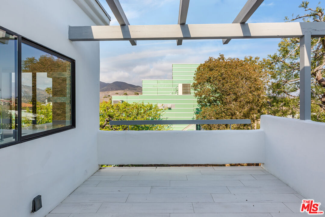 6508 Dume Drive Malibu, CA 90265 - Photo 13 of 39