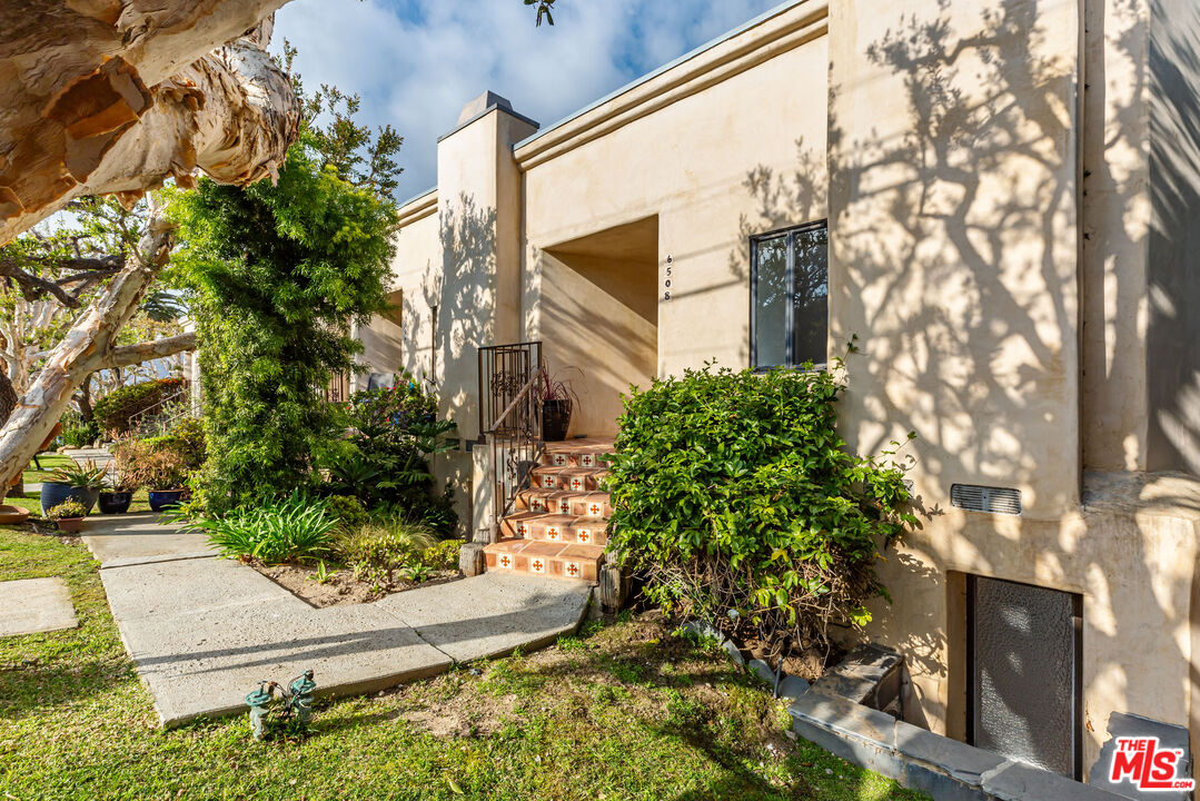 6508 Dume Drive Malibu, CA 90265 - Photo 2 of 39