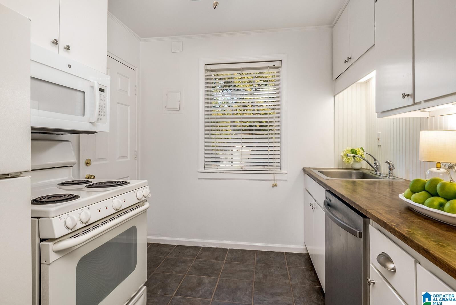 209 Fox Hall Road, Unit D Mountain Brook, AL 35213 - Photo 6 of 13