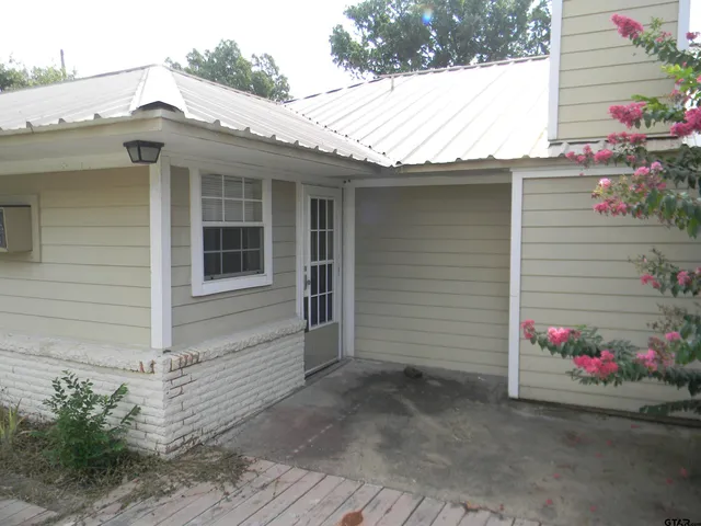 a view of a house with garage