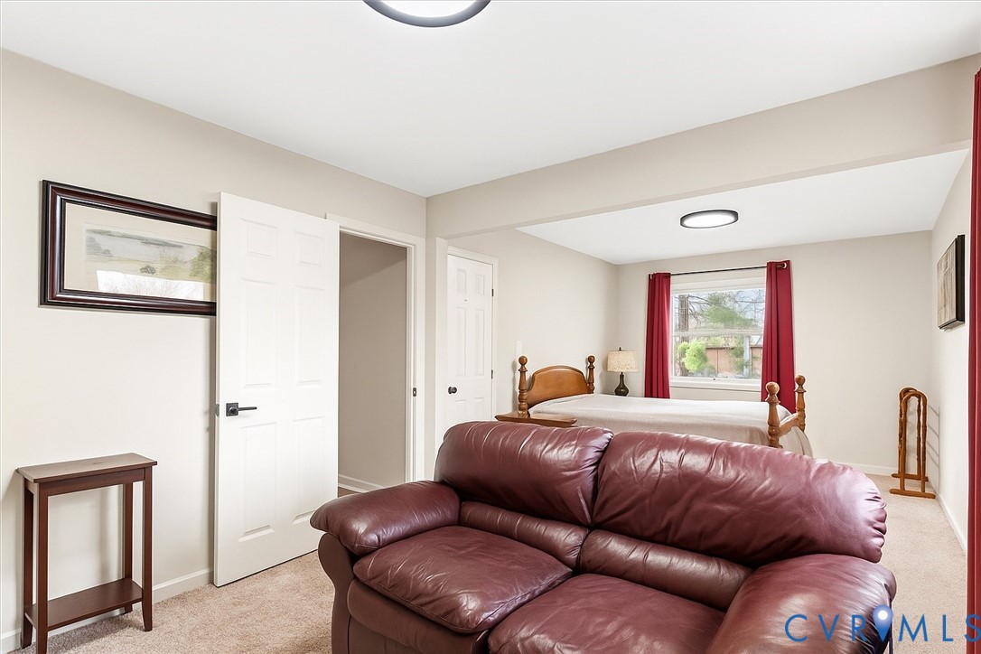 517 West Riverside Drive Lanexa, VA 23089 - Photo 20 of 27 a living room with a bed furniture and a window