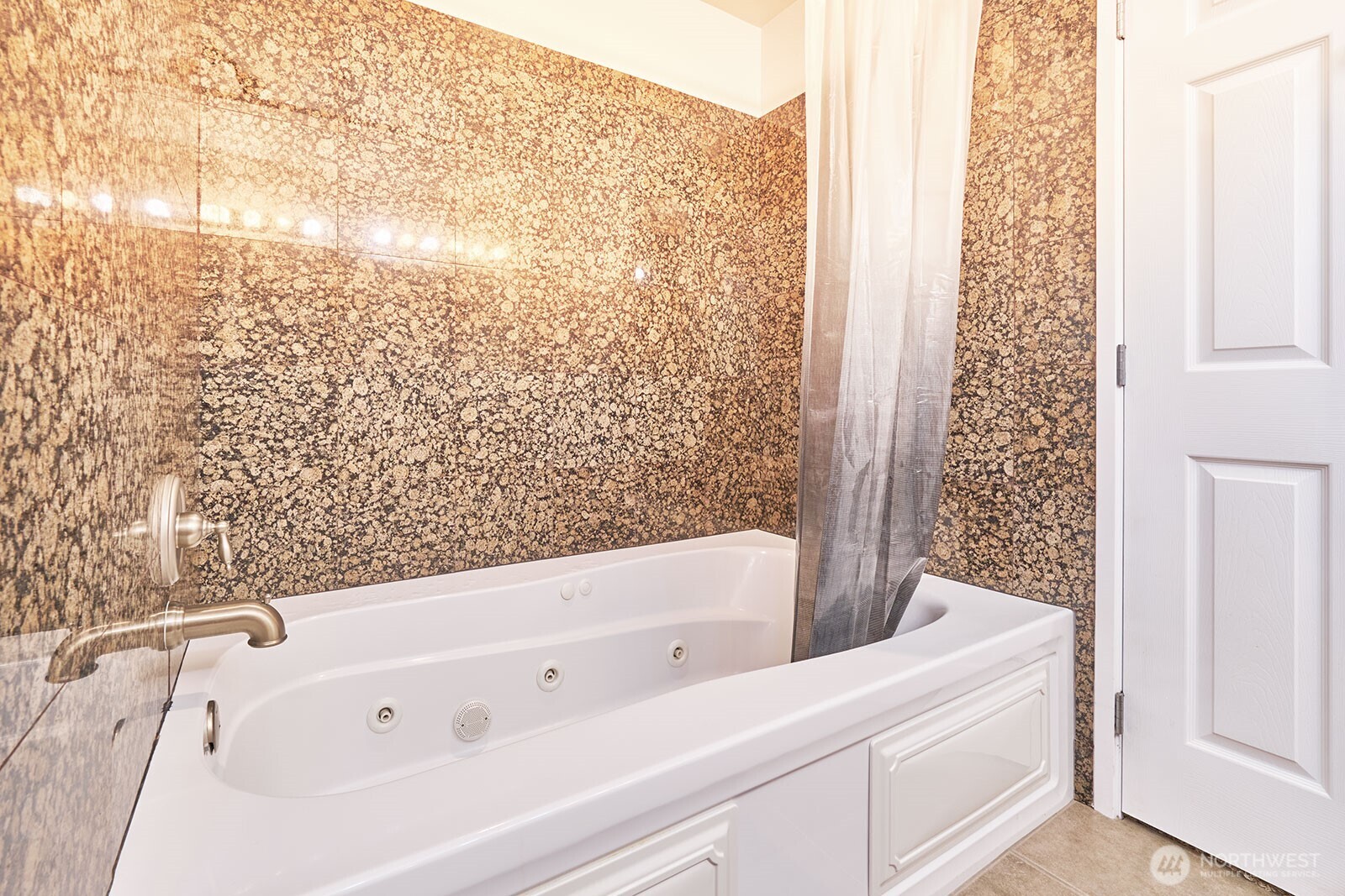 2815 Willows Road, Unit 229 Seaview, WA 98644 - Photo 15 of 25 a bathroom with bathtub and shower