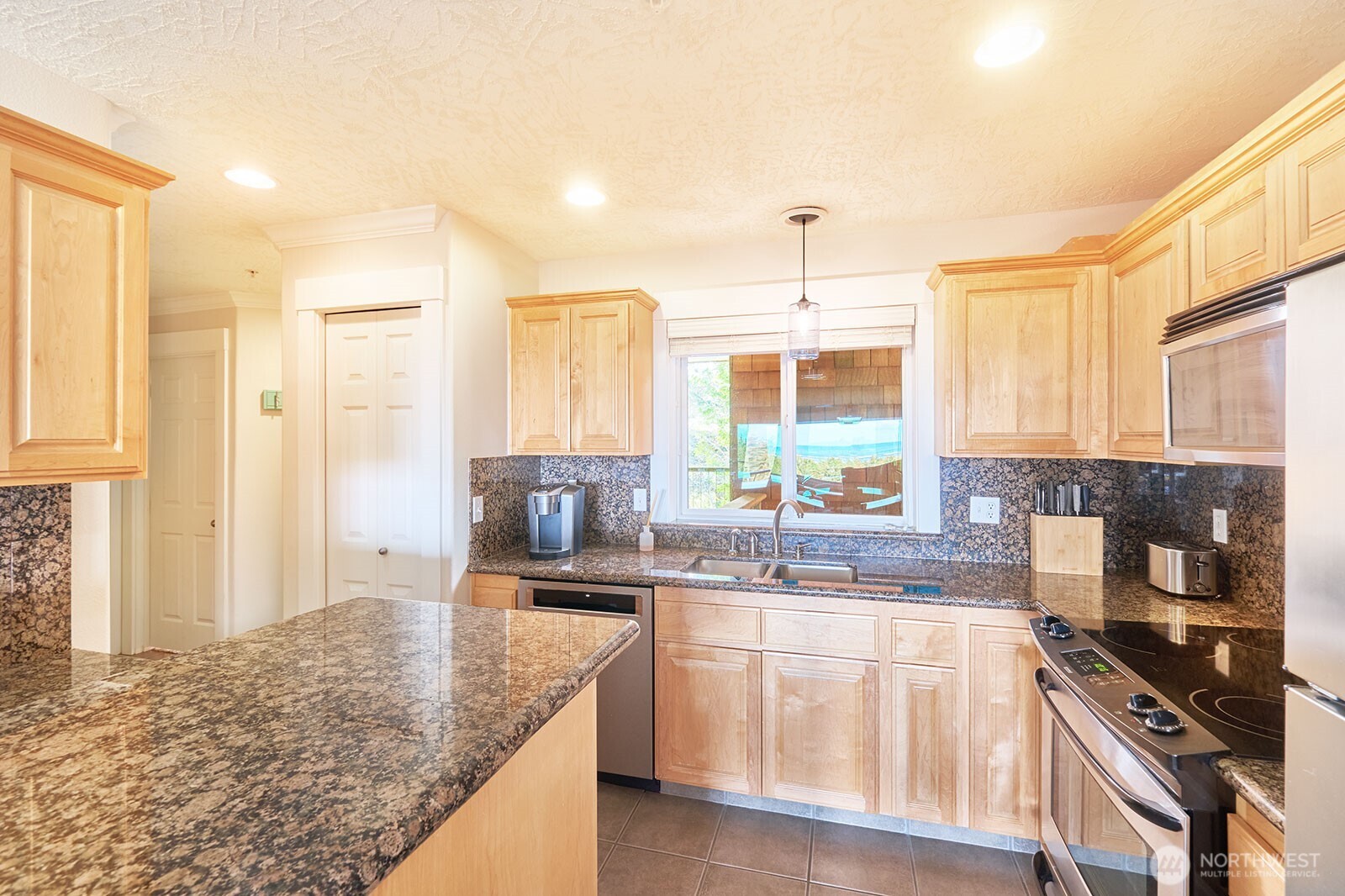 2815 Willows Road, Unit 229 Seaview, WA 98644 - Photo 5 of 25 a kitchen with stainless steel appliances granite countertop a sink stove and refrigerator