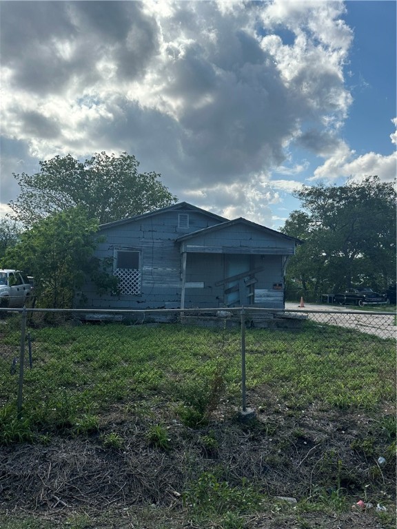 147 Gibson Lane Corpus Christi, TX 78406 - Photo 6 of 10 a fire hydrant in the middle of a field