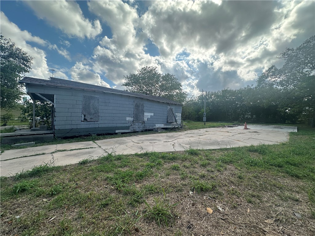 147 Gibson Lane Corpus Christi, TX 78406 - Photo 8 of 10 a view of backyard with potted plants and wooden fence