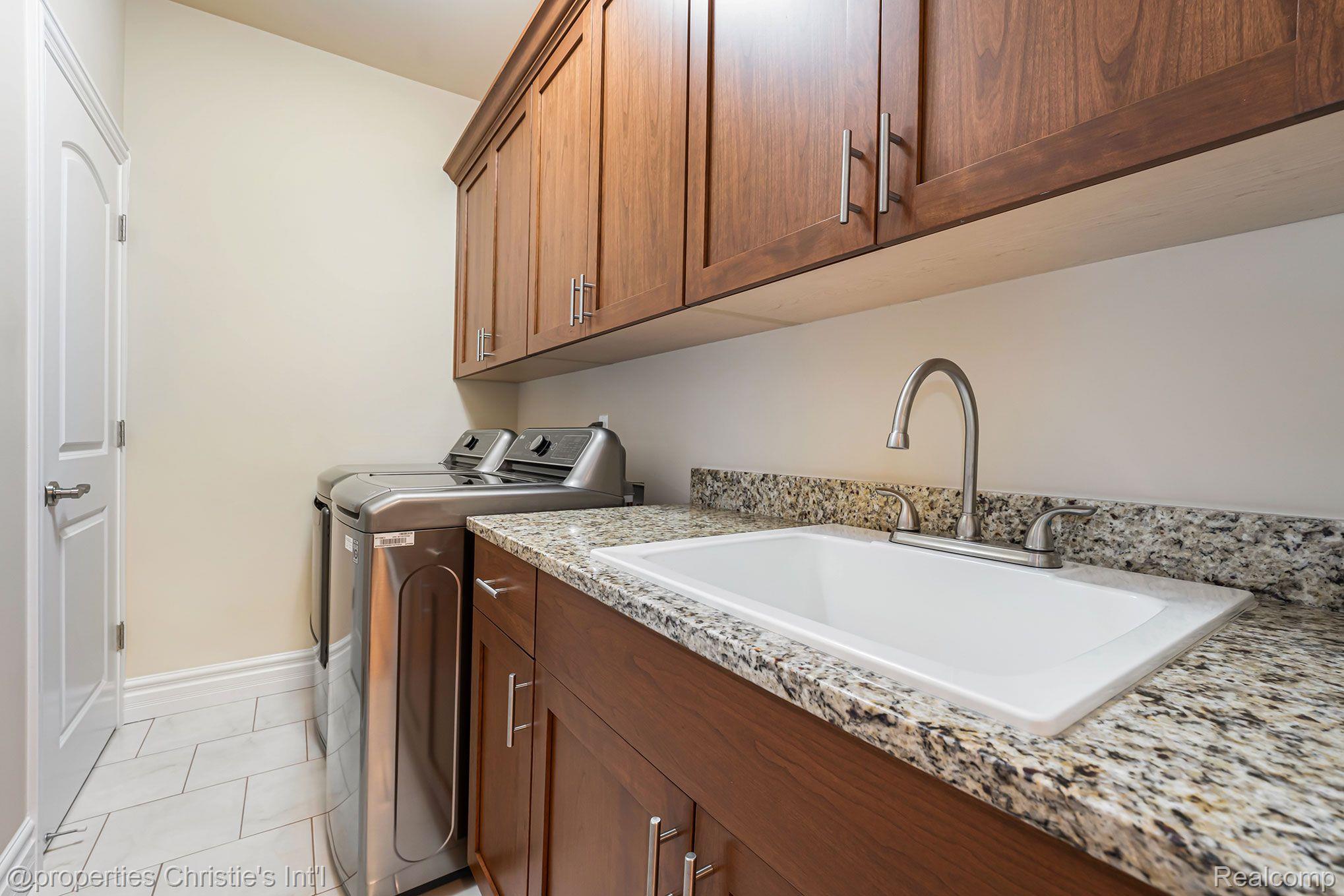 3726 McComb Drive Rochester, MI 48307 - Photo 13 of 23 Gallery Image 13