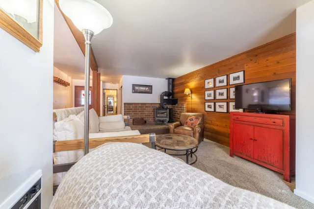 $484,500 | 63 Arrowhead Drive, Unit 12, Mammoth Lakes, CA 93546