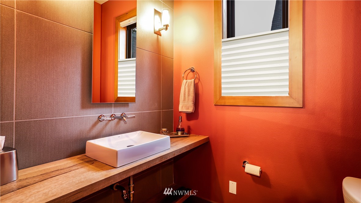 2334 North 57th Street Seattle, WA 98103 - Photo 10 of 25