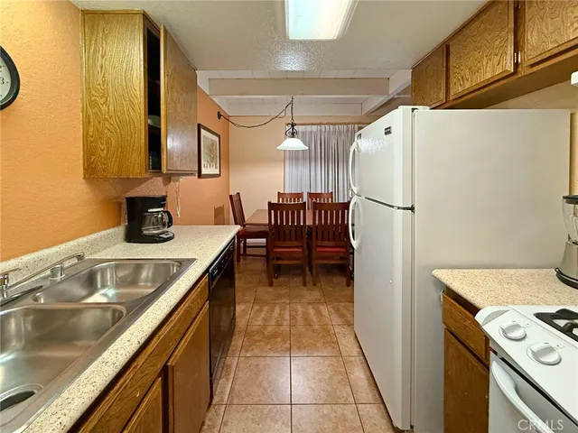 $225,000 | 196 114 Rockledge Ln Lake, Lake Arrowhead, CA 92352